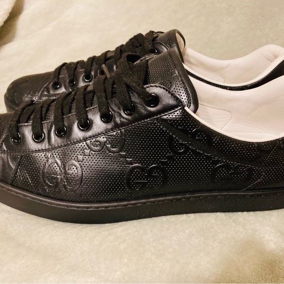 Authentic Gucci GG Embossed Low-Top Sneakers - Picture 2 of 6